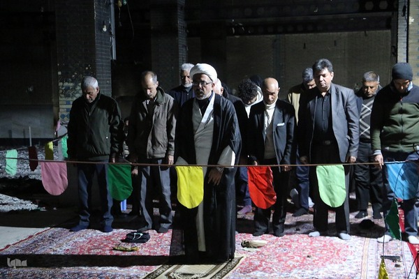 مسجدی که سوخت ولی نماز جماعت آن خاموش نشد