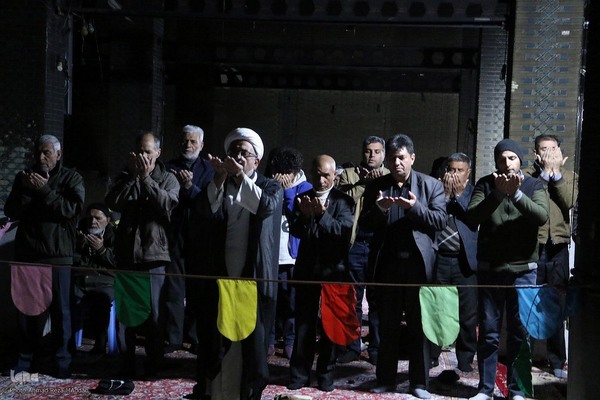 مسجدی که سوخت ولی نماز جماعت آن خاموش نشد