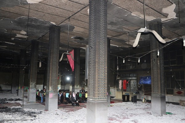 مسجدی که سوخت ولی نماز جماعت آن خاموش نشد