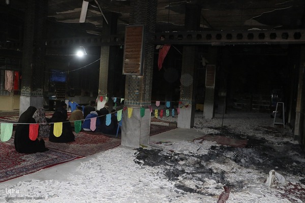 مسجدی که سوخت ولی نماز جماعت آن خاموش نشد