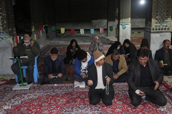 مسجدی که سوخت ولی نماز جماعت آن خاموش نشد