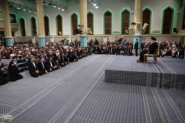 دیدار هزاران نفر از اقشار مختلف مردم به مناسبت عید مبعث با رهبر معظم انقلاب