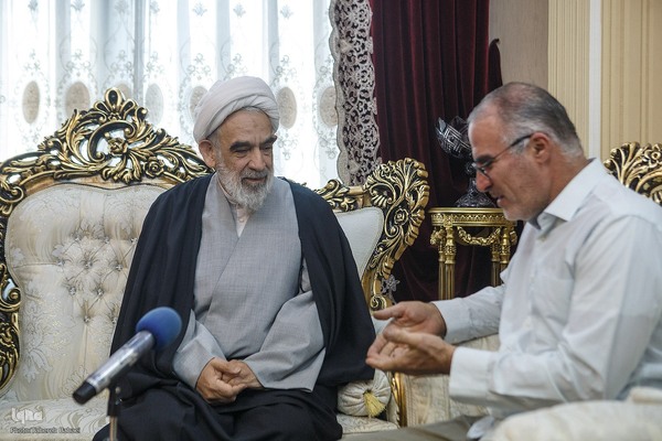 حضور نمایندگان رهبر انقلاب در منزل احمد پوررحیمی جانباز دفاع مقدس