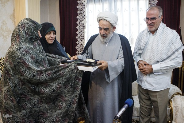 حضور نمایندگان رهبر انقلاب در منزل احمد پوررحیمی جانباز دفاع مقدس