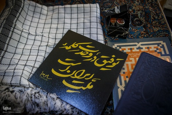 حضور نمایندگان رهبر انقلاب در منزل علی امینی جانباز دفاع مقدس و قهرمان در رشته‌های شنا و تیراندازی