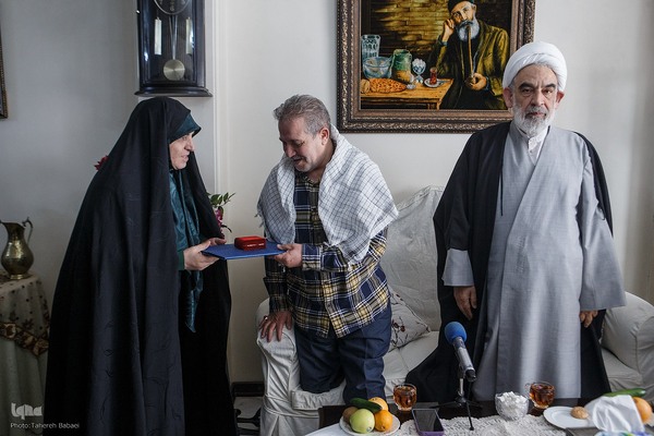 حضور نمایندگان رهبر انقلاب در منزل رضا یزدان‌پناه کجانی جانباز دفاع مقدس