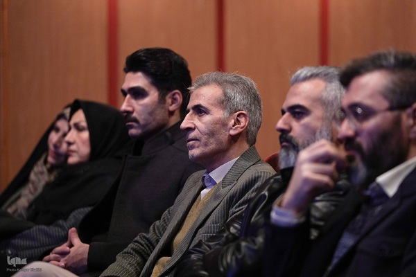 رونمایی از کتاب «قندیل» در حوزه هنری