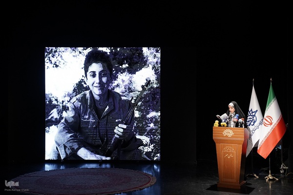 رونمایی از کتاب «قندیل» در حوزه هنری