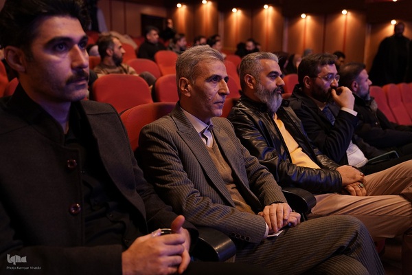 رونمایی از کتاب «قندیل» در حوزه هنری