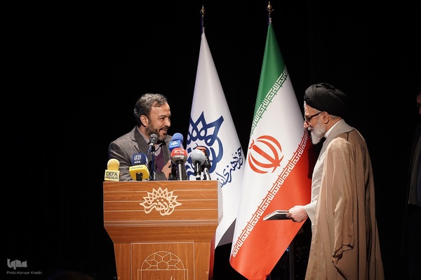 رونمایی از کتاب «قندیل» در حوزه هنری