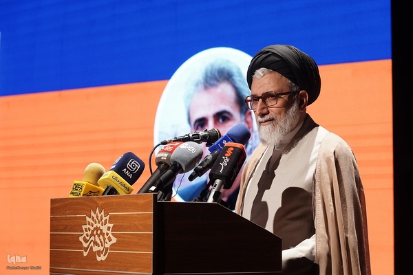 رونمایی از کتاب «قندیل» در حوزه هنری