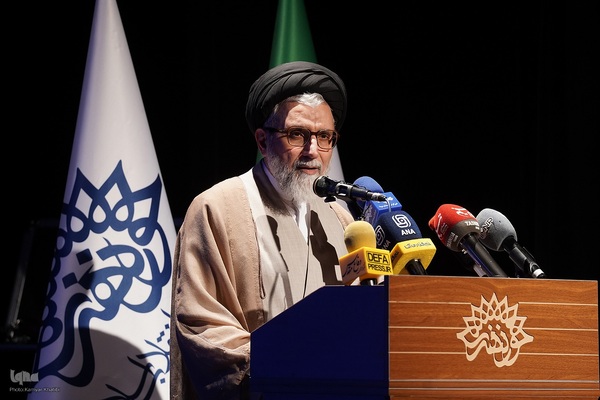 رونمایی از کتاب «قندیل» در حوزه هنری