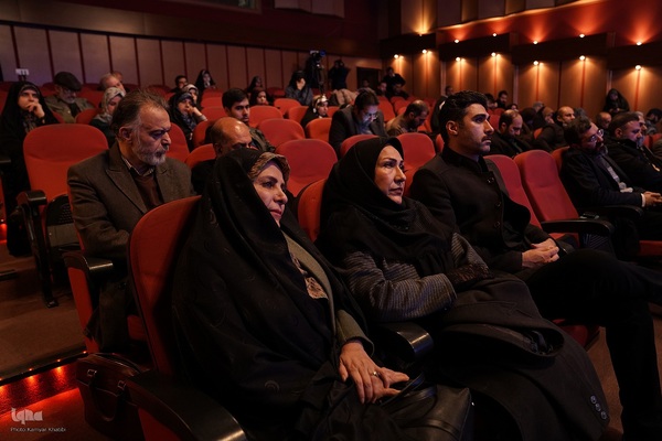 رونمایی از کتاب «قندیل» در حوزه هنری