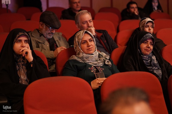 رونمایی از کتاب «قندیل» در حوزه هنری