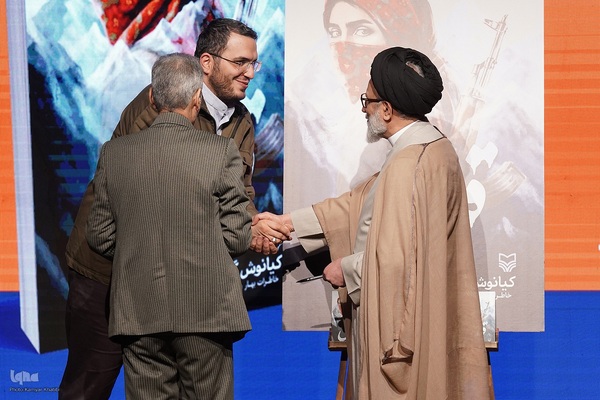 رونمایی از کتاب «قندیل» در حوزه هنری