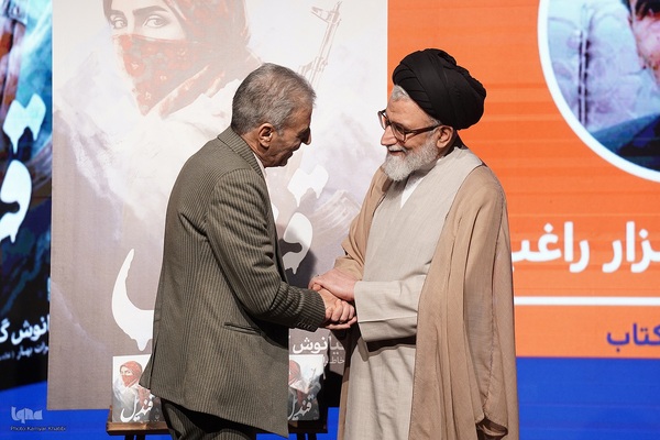 رونمایی از کتاب «قندیل» در حوزه هنری