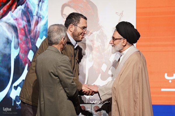 رونمایی از کتاب «قندیل» در حوزه هنری