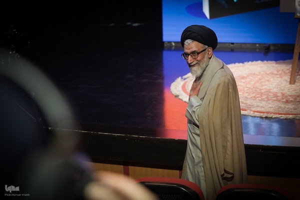 رونمایی از کتاب «قندیل» در حوزه هنری