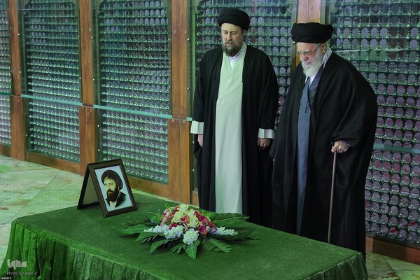 آغاز جشن‌های چهل‌وهفتمین سالگرد پیروزی انقلاب اسلامی با حضور حضرت آیت‌الله خامنه‌ای در حرم مطهر حضرت امام خمینی(ره)
