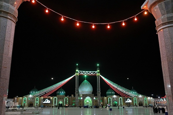چراغانی مسجد جمکران در آستانه نیمه شعبان