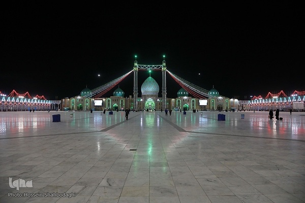 چراغانی مسجد جمکران در آستانه نیمه شعبان
