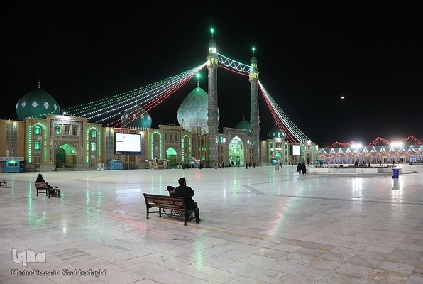 چراغانی مسجد جمکران در آستانه نیمه شعبان