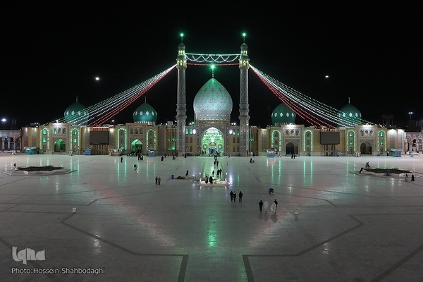 چراغانی مسجد جمکران در آستانه نیمه شعبان