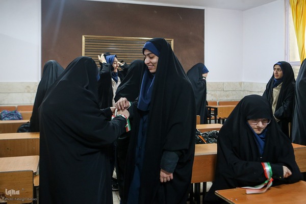 مراسم نواختن زنگ پیروزی انقلاب اسلامی