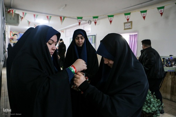 مراسم نواختن زنگ پیروزی انقلاب اسلامی