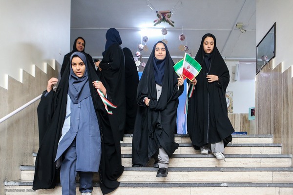 مراسم نواختن زنگ پیروزی انقلاب اسلامی