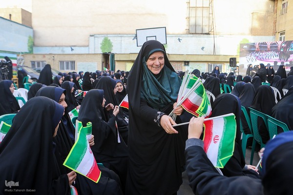 مراسم نواختن زنگ پیروزی انقلاب اسلامی