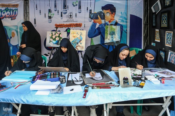 مراسم نواختن زنگ پیروزی انقلاب اسلامی