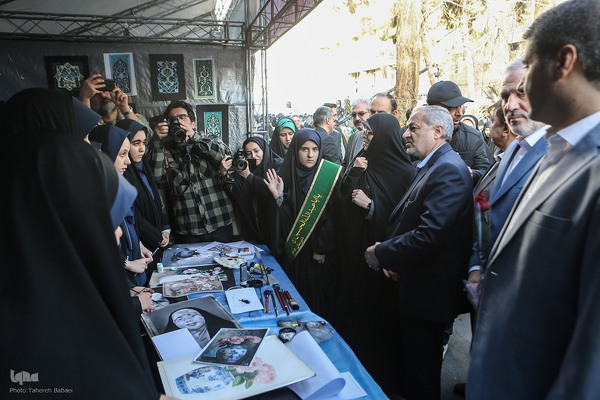 مراسم نواختن زنگ پیروزی انقلاب اسلامی