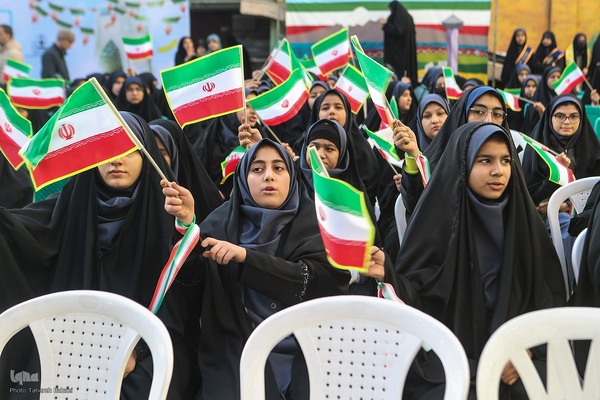مراسم نواختن زنگ پیروزی انقلاب اسلامی