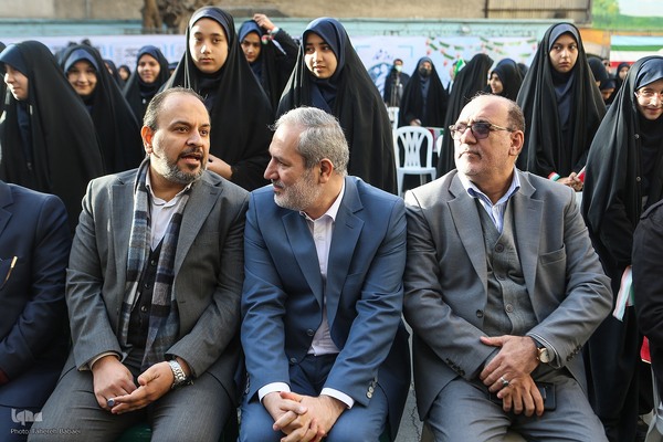 مراسم نواختن زنگ پیروزی انقلاب اسلامی