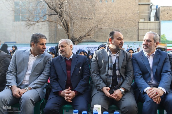 مراسم نواختن زنگ پیروزی انقلاب اسلامی