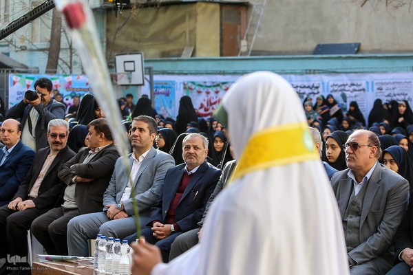 مراسم نواختن زنگ پیروزی انقلاب اسلامی