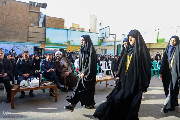 مراسم نواختن زنگ پیروزی انقلاب اسلامی