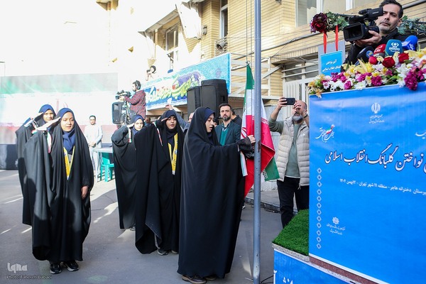 مراسم نواختن زنگ پیروزی انقلاب اسلامی