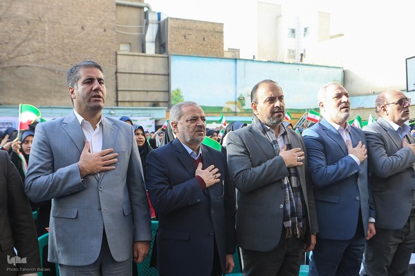 مراسم نواختن زنگ پیروزی انقلاب اسلامی
