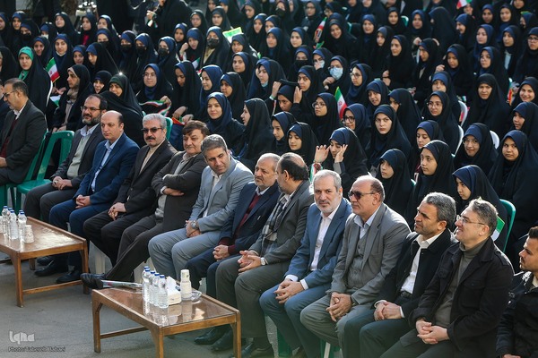 مراسم نواختن زنگ پیروزی انقلاب اسلامی