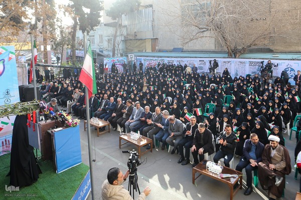 مراسم نواختن زنگ پیروزی انقلاب اسلامی