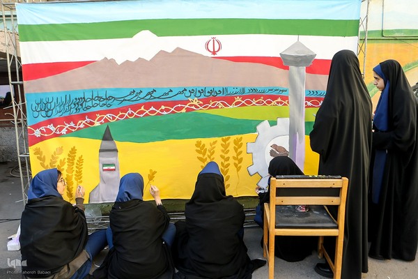 مراسم نواختن زنگ پیروزی انقلاب اسلامی