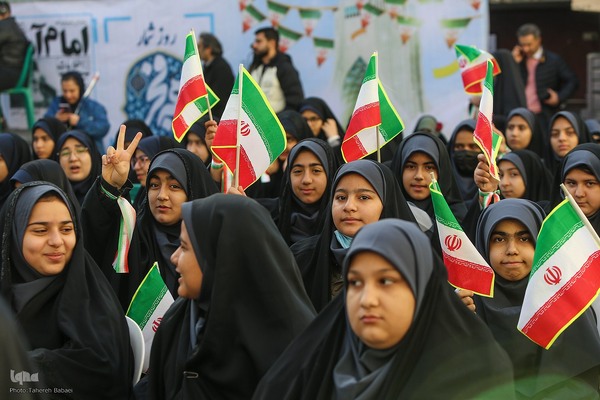 مراسم نواختن زنگ پیروزی انقلاب اسلامی