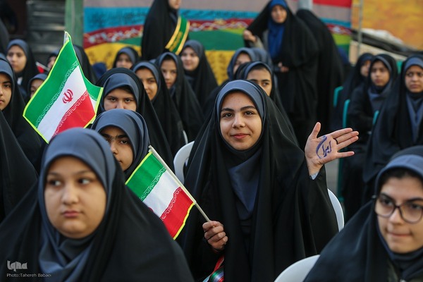 مراسم نواختن زنگ پیروزی انقلاب اسلامی