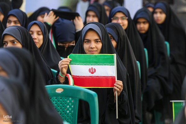 مراسم نواختن زنگ پیروزی انقلاب اسلامی