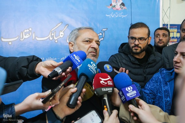 مراسم نواختن زنگ پیروزی انقلاب اسلامی