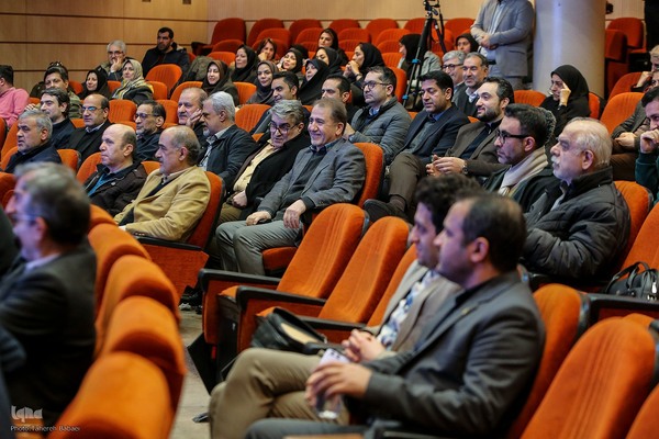 مراسم گرامیداشت هفته‌نامه بازار کار همراه با برنامه نکوداشت سیدکاظم حسینی
