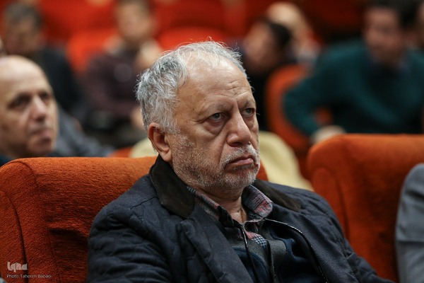 مراسم گرامیداشت هفته‌نامه بازار کار همراه با برنامه نکوداشت سیدکاظم حسینی