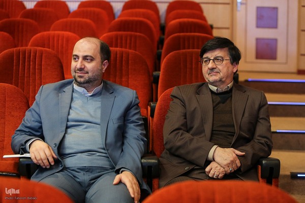 مراسم گرامیداشت هفته‌نامه بازار کار همراه با برنامه نکوداشت سیدکاظم حسینی